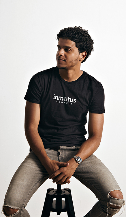 Model wearing a black InMotus Connect t-shirt